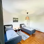 Apartment Penthouse Mit Blick Auf Den Yachthafen Bremen