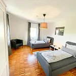 Penthouse Mit Blick Auf Den Yachthafen Bremen